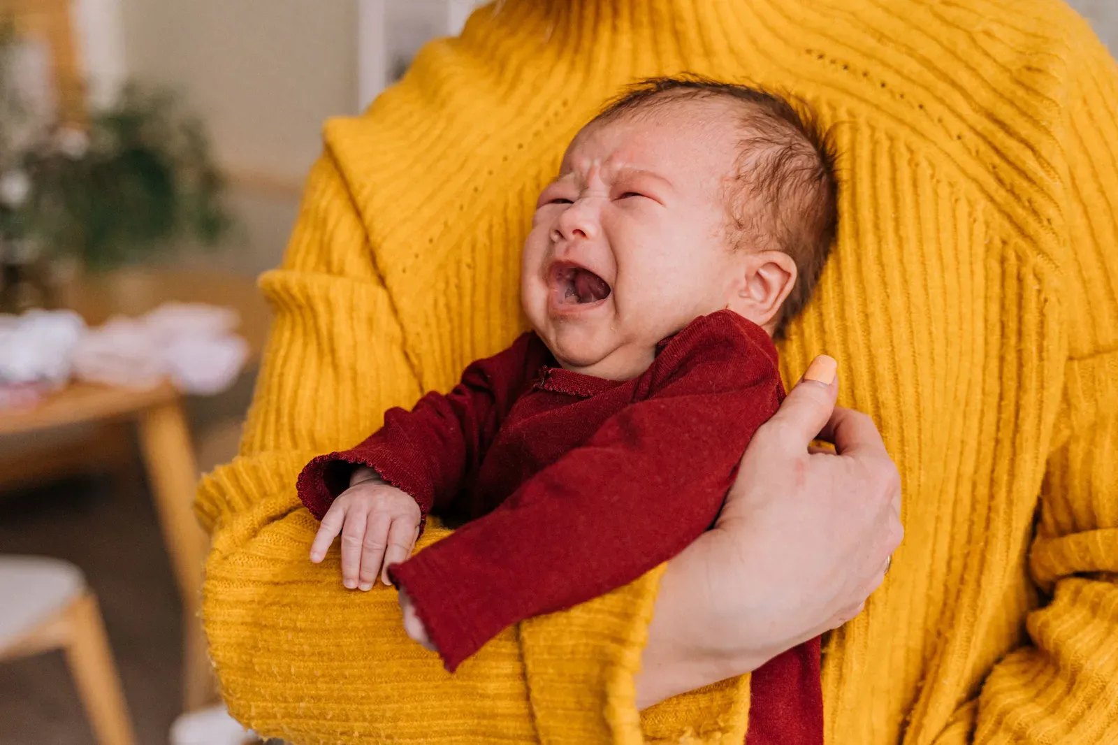Waarom huilt mijn baby zo? Troosten met de 5 S'en en de rust van zuigen